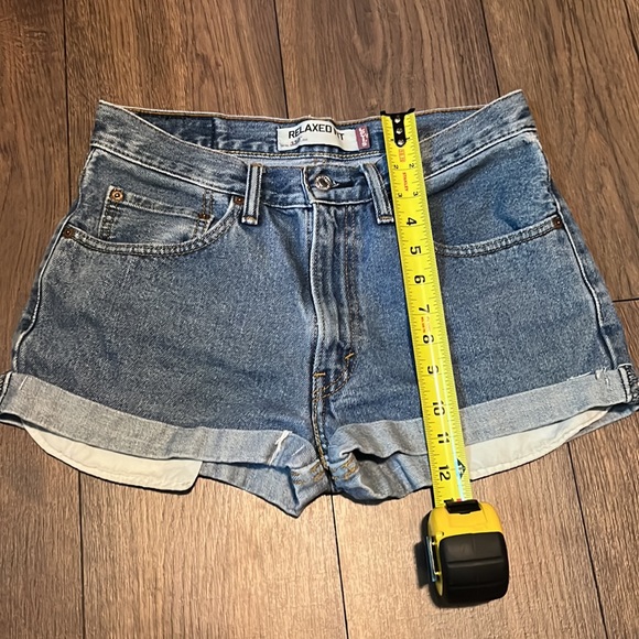 💙Levi jean shorts relaxed fit 550 light wash - Picture 3 of 6